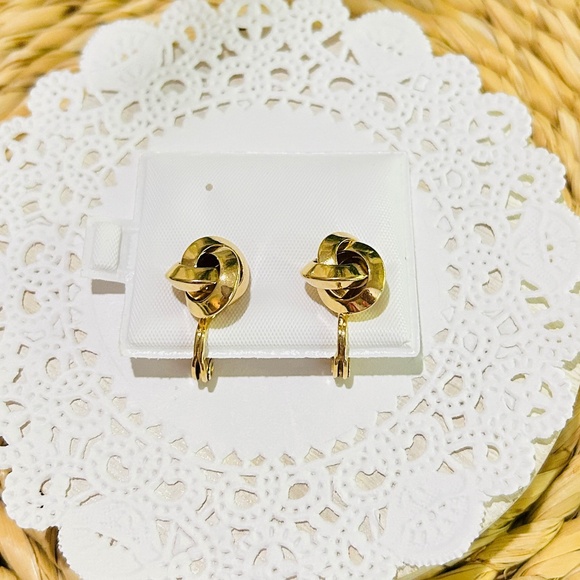 Vintage Monet Gold Tone Interlocking Love Knot Clip On Earrings. - Picture 6 of 9